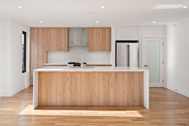 6 Devine Way 2, Boston, MA 02127