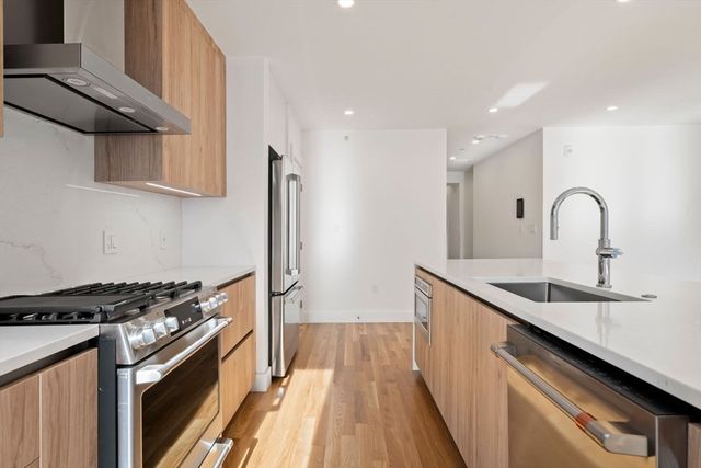 6 Devine Way 2, Boston, MA 02127