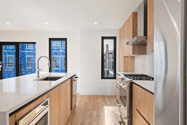 6 Devine Way 2, Boston, MA 02127