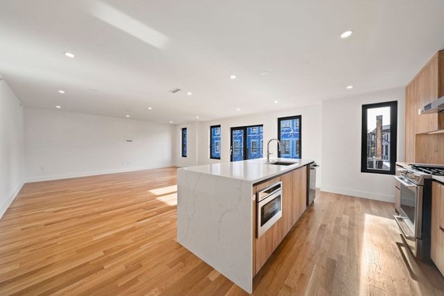 6 Devine Way 2, Boston, MA 02127