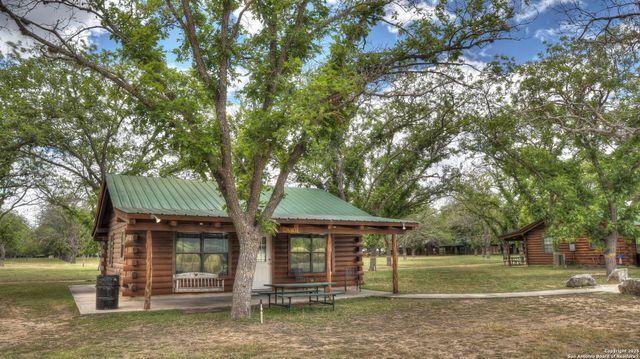 90 Johnny Seibert Ln, Leakey, TX 78873