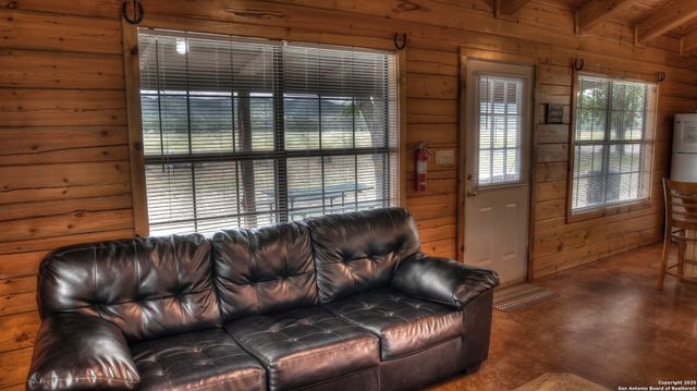 90 Johnny Seibert Ln, Leakey, TX 78873