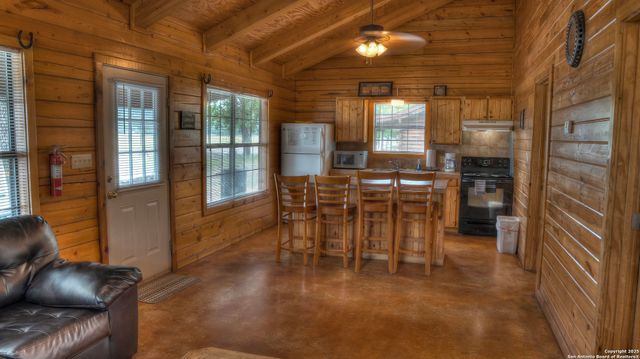 90 Johnny Seibert Ln, Leakey, TX 78873