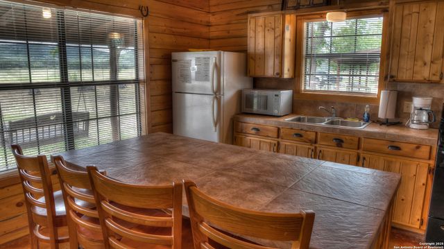 90 Johnny Seibert Ln, Leakey, TX 78873