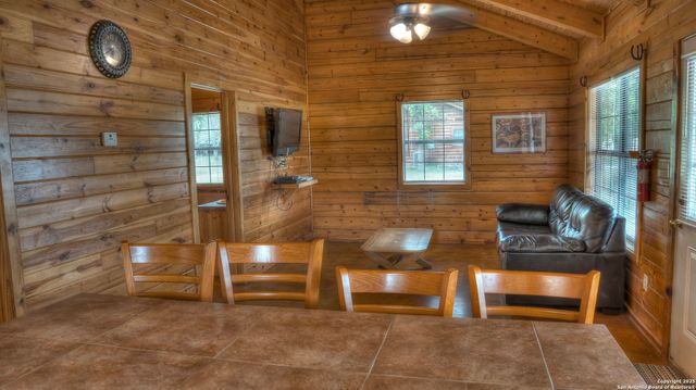 90 Johnny Seibert Ln, Leakey, TX 78873