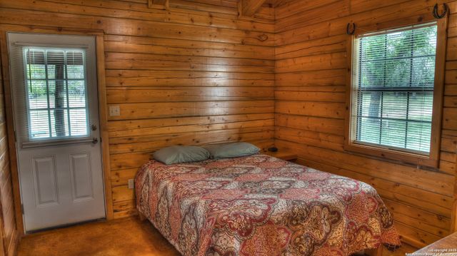 90 Johnny Seibert Ln, Leakey, TX 78873