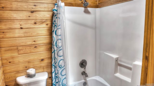 90 Johnny Seibert Ln, Leakey, TX 78873