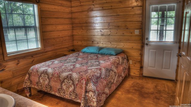 90 Johnny Seibert Ln, Leakey, TX 78873