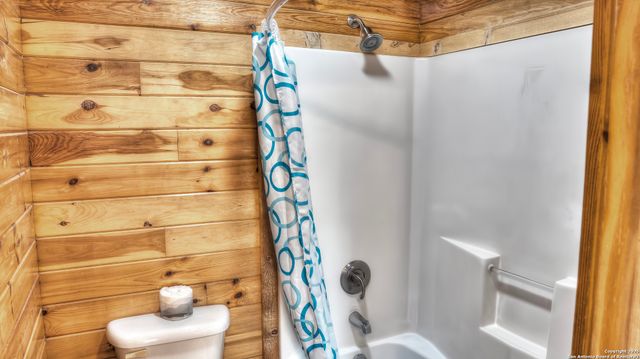 90 Johnny Seibert Ln, Leakey, TX 78873