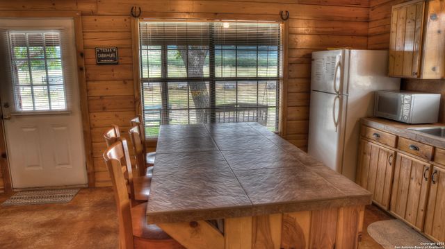 90 Johnny Seibert Ln, Leakey, TX 78873