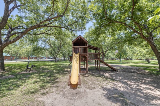 90 Johnny Seibert Ln, Leakey, TX 78873