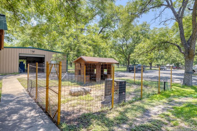 90 Johnny Seibert Ln, Leakey, TX 78873