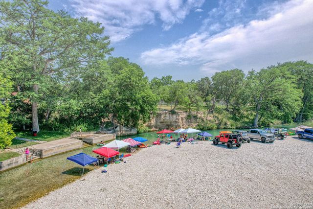90 Johnny Seibert Ln, Leakey, TX 78873