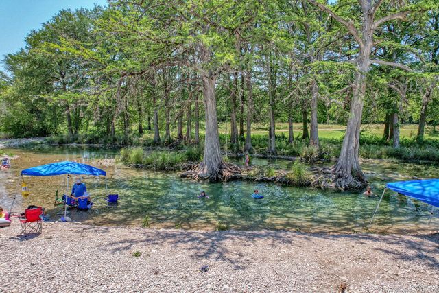 90 Johnny Seibert Ln, Leakey, TX 78873