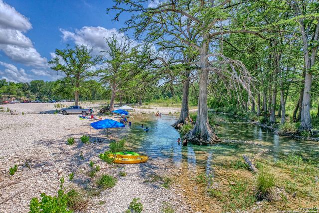 90 Johnny Seibert Ln, Leakey, TX 78873