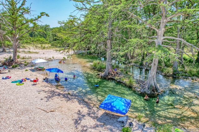 90 Johnny Seibert Ln, Leakey, TX 78873