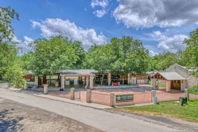 90 Johnny Seibert Ln, Leakey, TX 78873