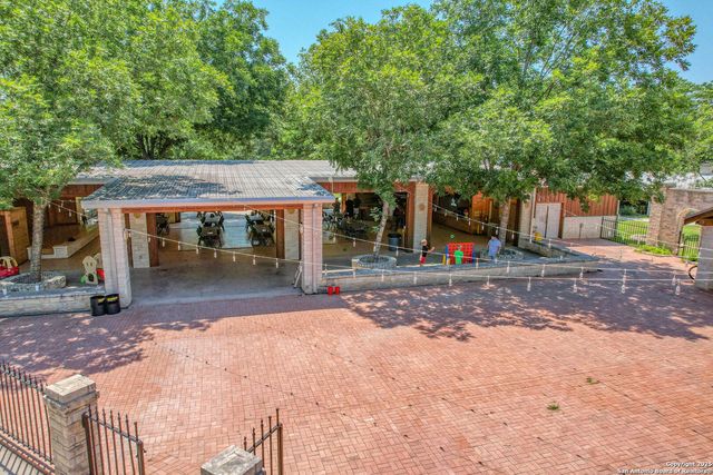 90 Johnny Seibert Ln, Leakey, TX 78873