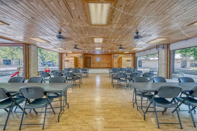 90 Johnny Seibert Ln, Leakey, TX 78873