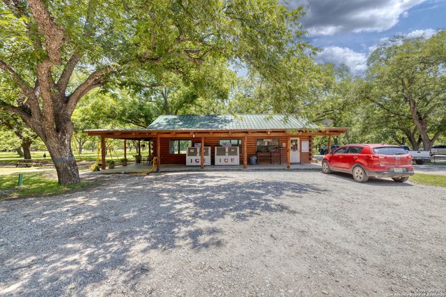 90 Johnny Seibert Ln, Leakey, TX 78873
