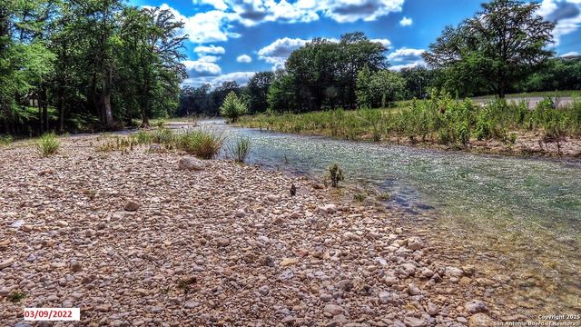 90 Johnny Seibert Ln, Leakey, TX 78873