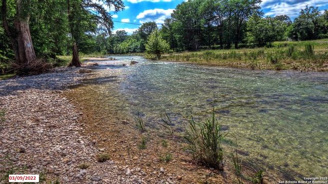 90 Johnny Seibert Ln, Leakey, TX 78873