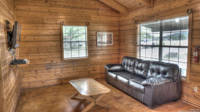 90 Johnny Seibert Ln, Leakey, TX 78873