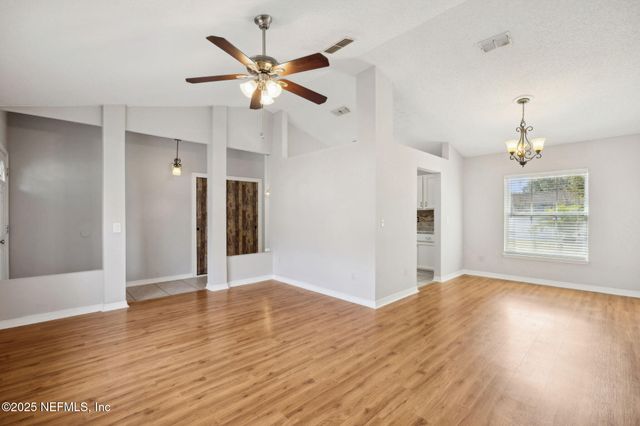 8056 CUMBERLAND GAP Trail N, Jacksonville, FL 32244