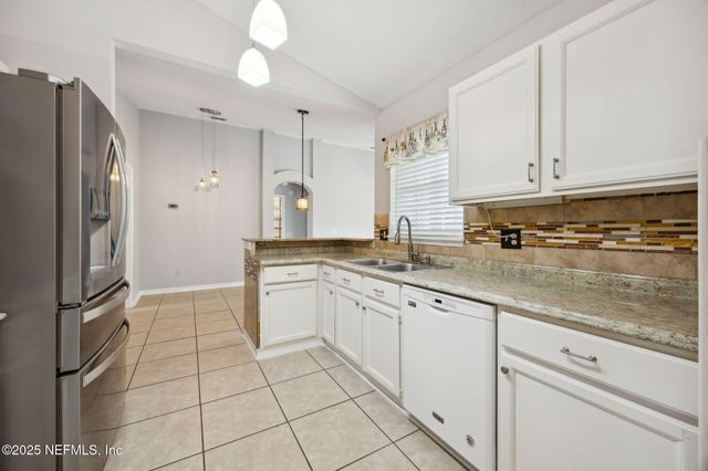 8056 CUMBERLAND GAP Trail N, Jacksonville, FL 32244