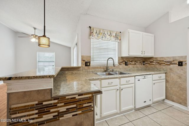 8056 CUMBERLAND GAP Trail N, Jacksonville, FL 32244