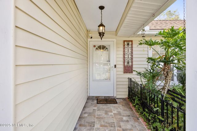 8056 CUMBERLAND GAP Trail N, Jacksonville, FL 32244