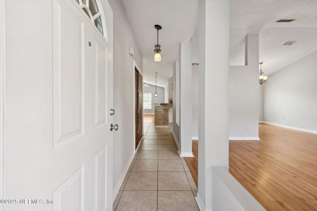 8056 CUMBERLAND GAP Trail N, Jacksonville, FL 32244