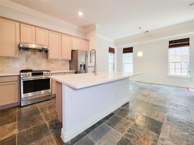 2911 Clinton Drive, Houston, TX 77020