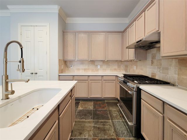 2911 Clinton Drive, Houston, TX 77020