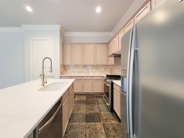 2911 Clinton Drive, Houston, TX 77020