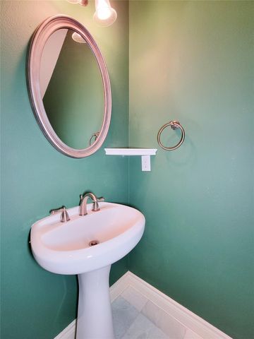 2911 Clinton Drive, Houston, TX 77020