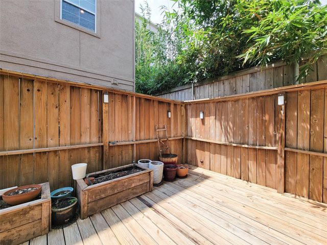 2911 Clinton Drive, Houston, TX 77020