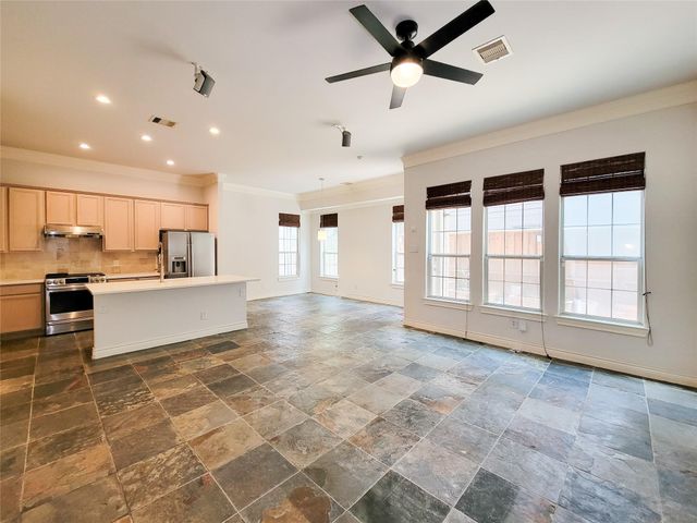 2911 Clinton Drive, Houston, TX 77020