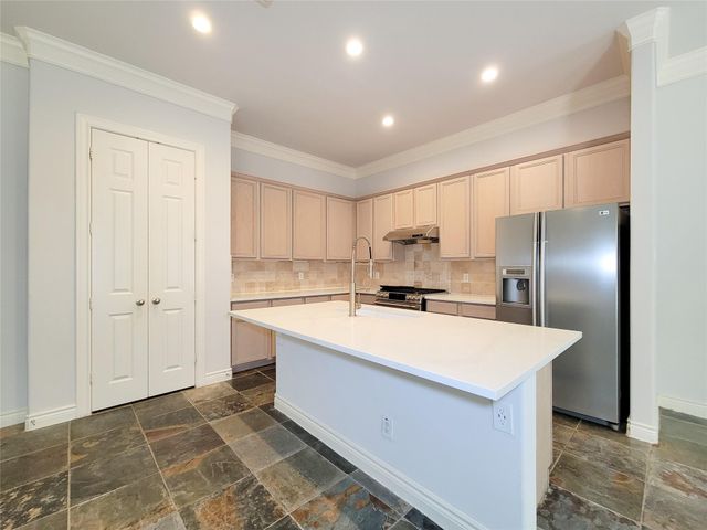 2911 Clinton Drive, Houston, TX 77020