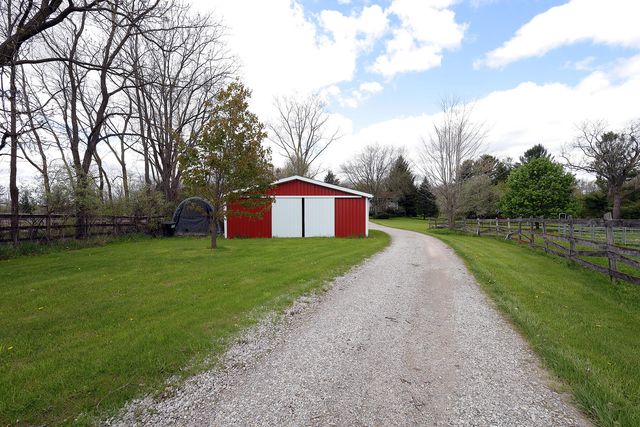 818 S Freer Road, Chelsea, MI 48118