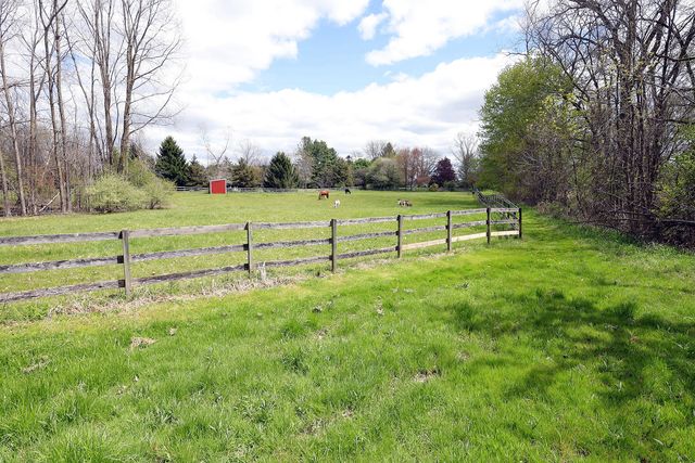 818 S Freer Road, Chelsea, MI 48118