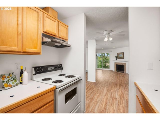 12616 Nw BARNES Rd 7, Portland, OR 97229