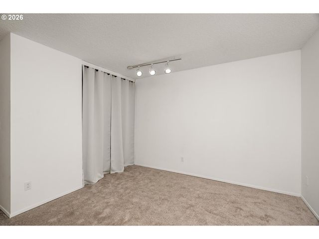 12616 Nw BARNES Rd 7, Portland, OR 97229