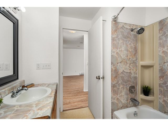 12616 Nw BARNES Rd 7, Portland, OR 97229