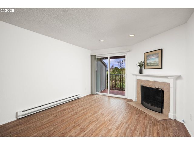 12616 Nw BARNES Rd 7, Portland, OR 97229