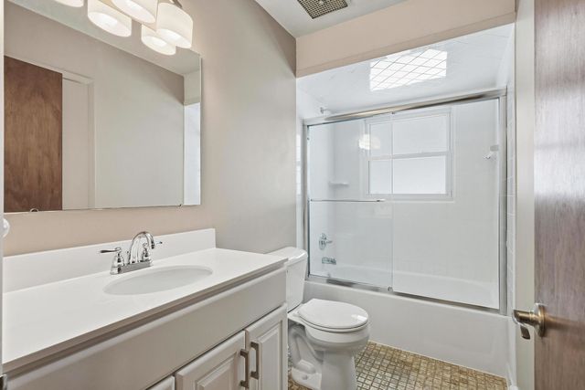 8114 9th Street W, Rock Island, IL 61201