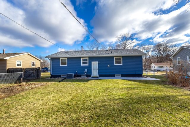 8114 9th Street W, Rock Island, IL 61201