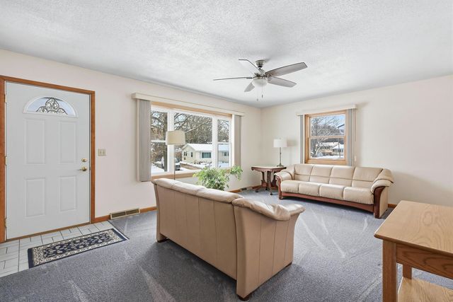 8114 9th Street W, Rock Island, IL 61201