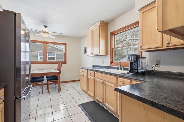 8114 9th Street W, Rock Island, IL 61201