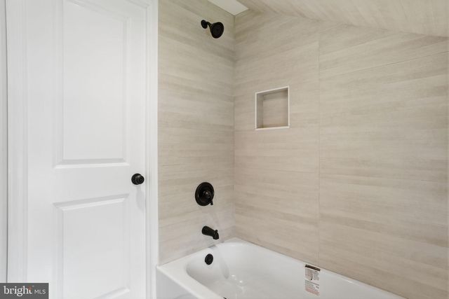 7 WILDFLOWER RD, Levittown, PA 19057